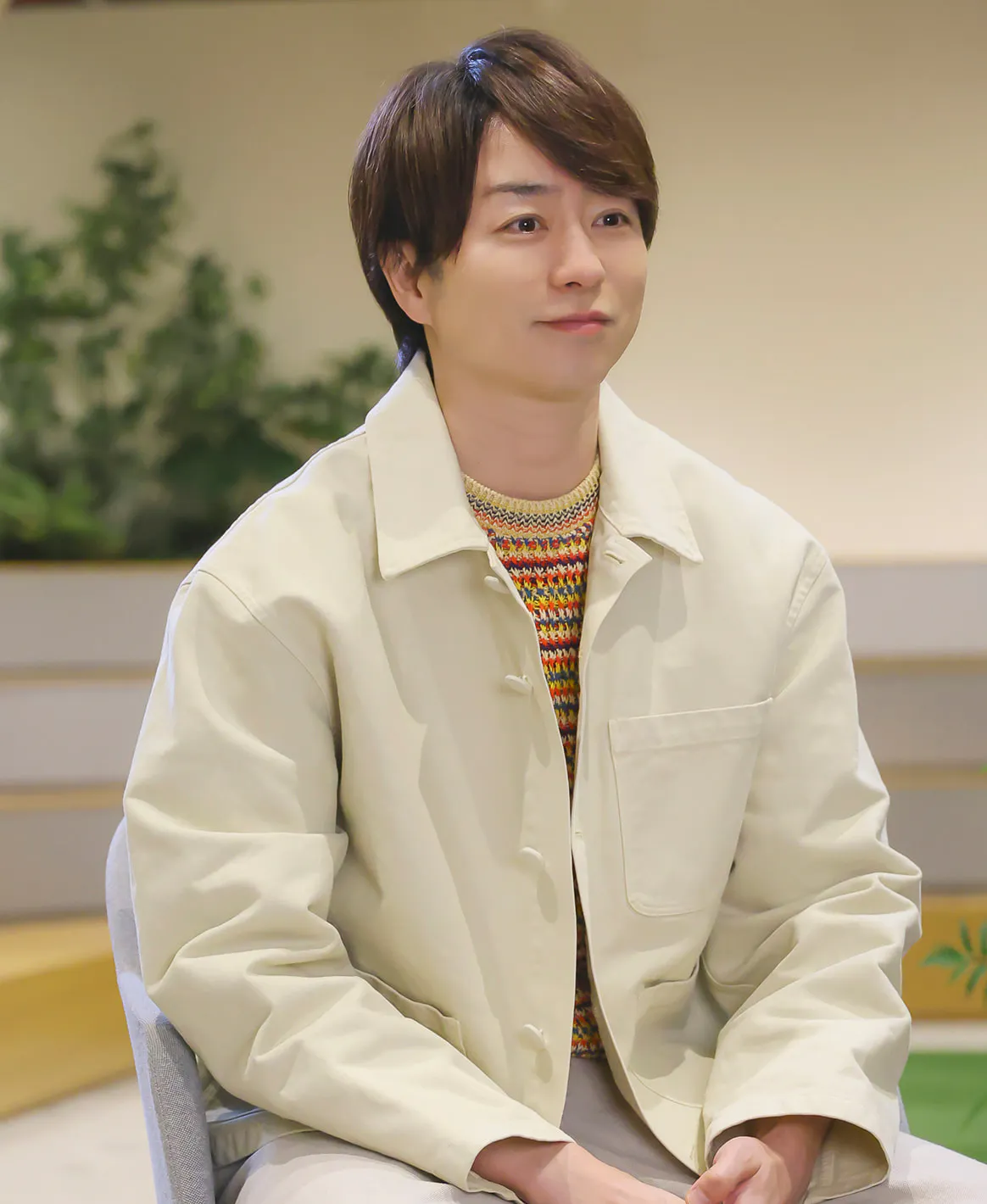 インタビューに応じる櫻井翔さん